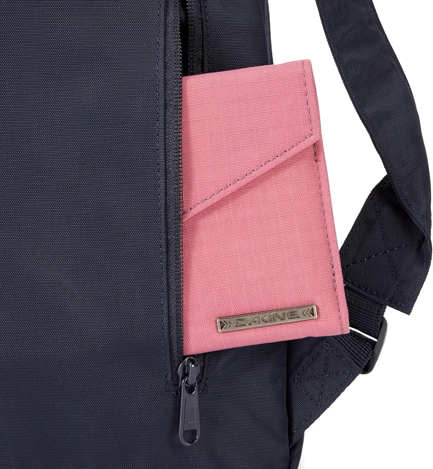Dakine Essentials Pack Mini 7L - Black